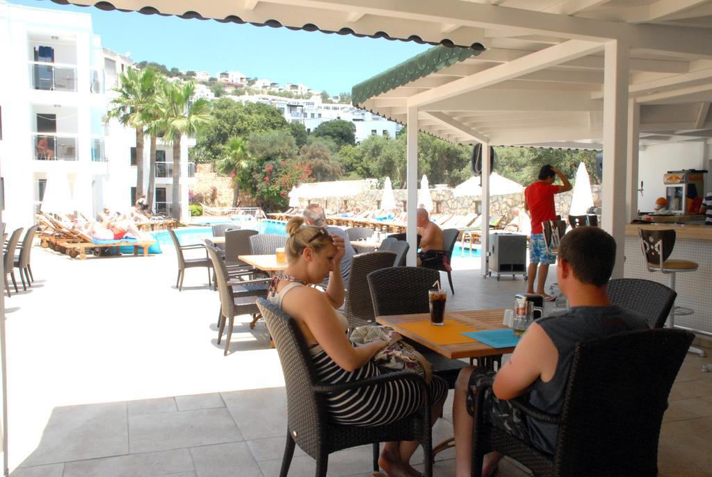 Costa Queen Suites Gümbet Exterior foto